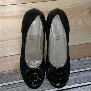 Ellen Tracy ballet flats